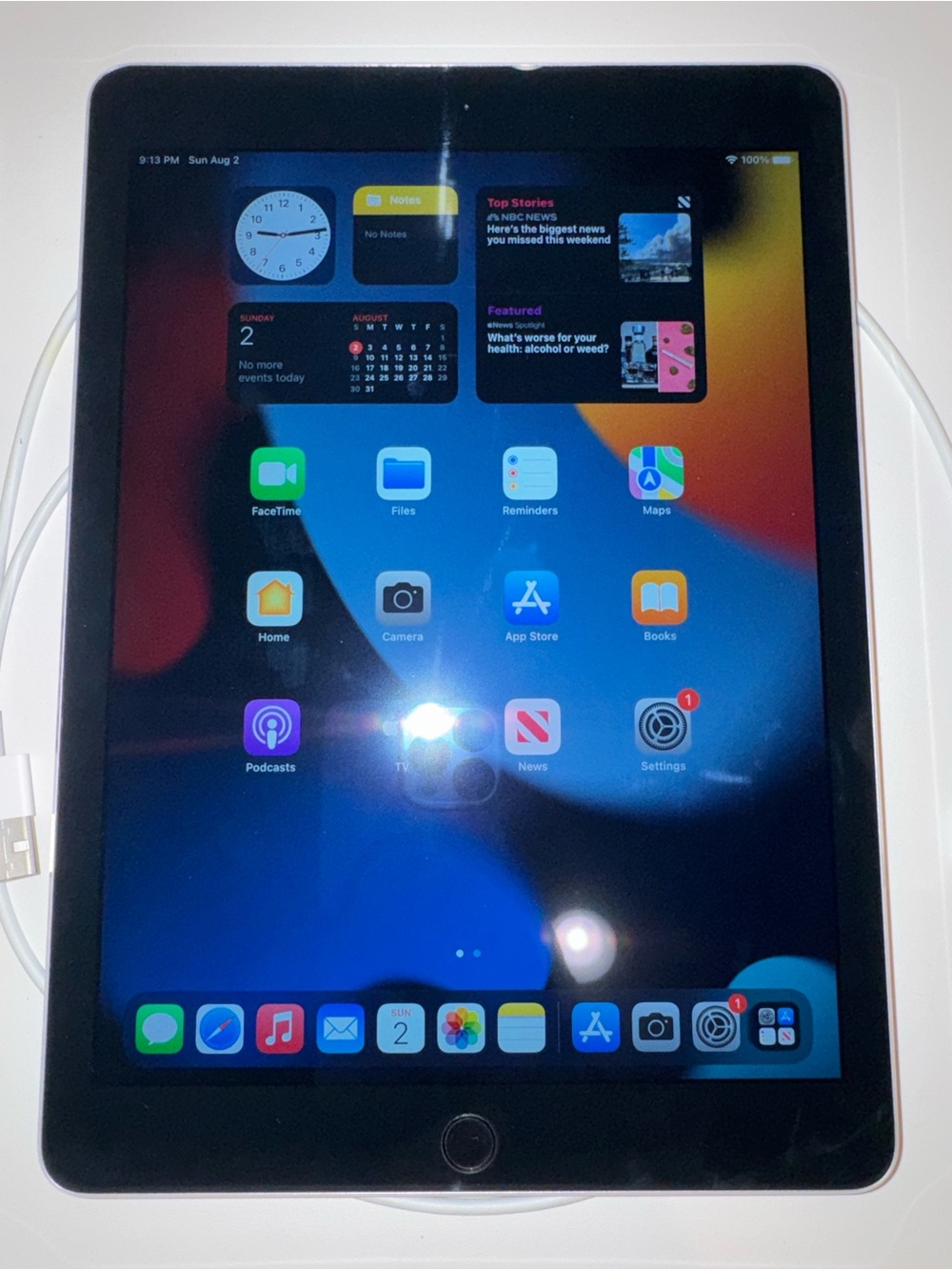 Apple iPad Air 2 in Black with White Lightning Cable & Bluetooth Keyboard Jacket